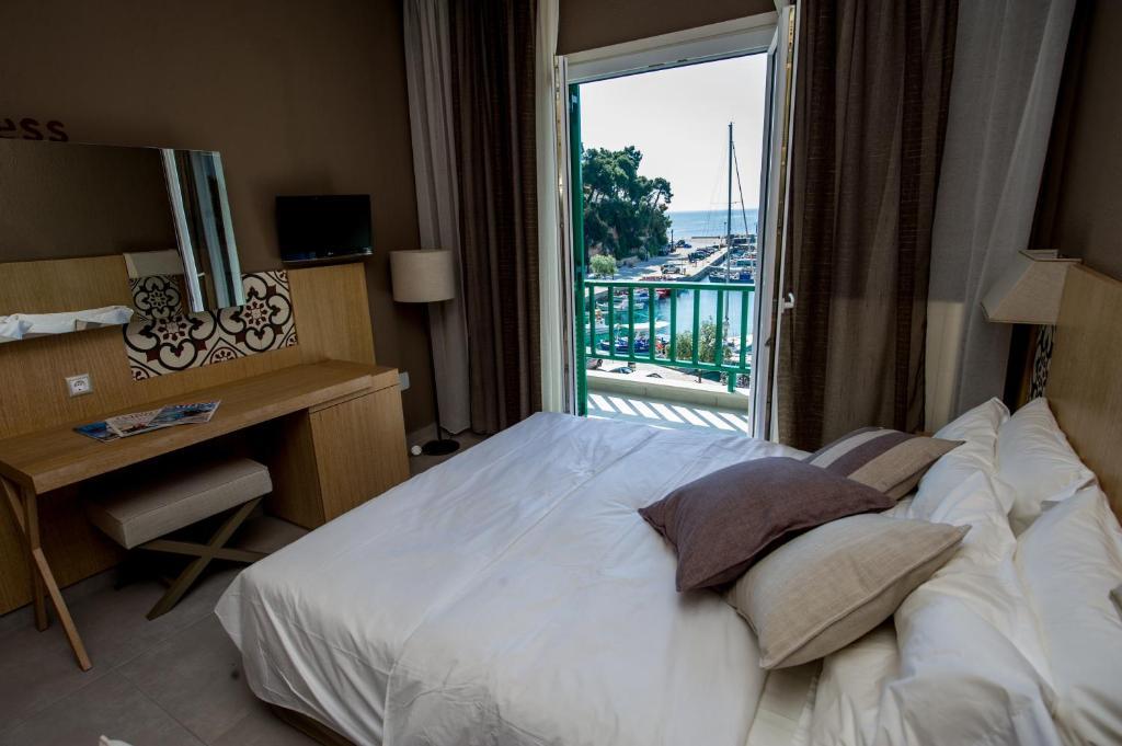 Alkyon Hotel Патитири Экстерьер фото